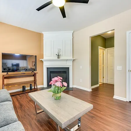 Holiday home Townhome W/ Deck: 18 Mi To Downtown! Charlotte