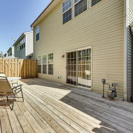Holiday home Townhome W/ Deck: 18 Mi To Downtown! *