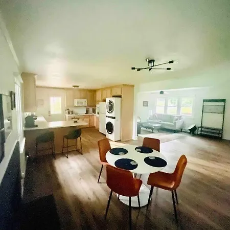 Quiet 1 Story W/ Dedicated Office * Charlotte