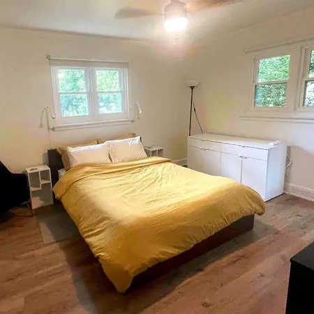 Holiday home Quiet 1 Story W/ Dedicated Office Charlotte
