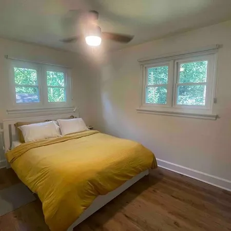 Holiday home Quiet 1 Story W/ Dedicated Office *