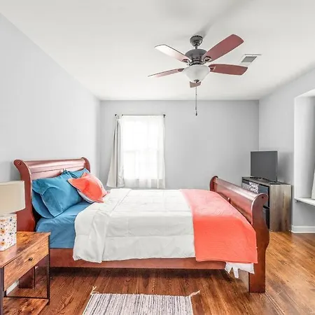 Spotless 4br Near Clt Uptown, Fast Wi-fi * Charlotte