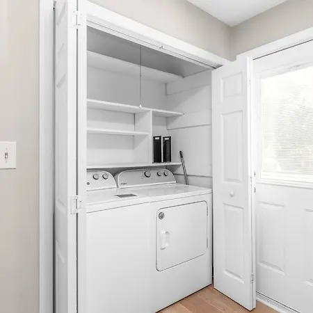 Spotless 4br Near Clt Uptown, Fast Wi-fi Charlotte