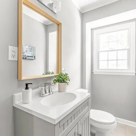 Spotless 4br Near Clt Uptown, Fast Wi-fi *