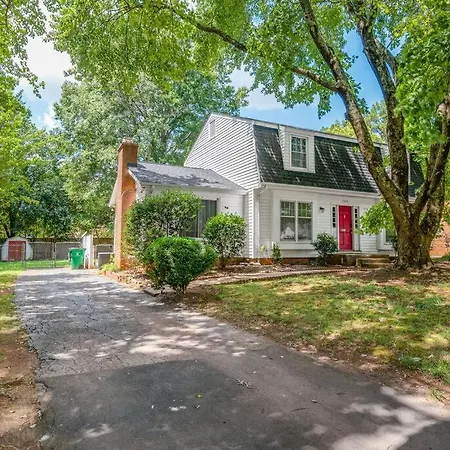 Spotless 4br Near Clt Uptown, Fast Wi-fi Apartment *
