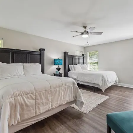 Holiday home Your Away From - 5 Brs-7 Beds, 3 Baths