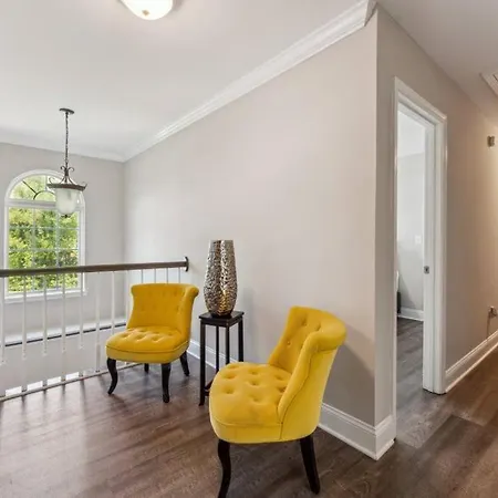Your Away From - 5 Brs-7 Beds, 3 Baths *