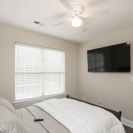 Your Away From - 5 Brs-7 Beds, 3 Baths Holiday home Charlotte