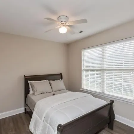 Your Away From - 5 Brs-7 Beds, 3 Baths *