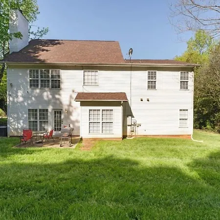 Holiday home Your Away From - 5 Brs-7 Beds, 3 Baths *