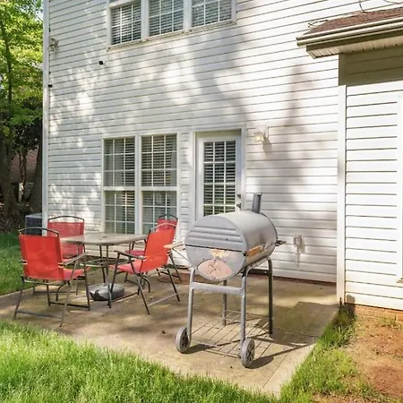 Holiday home Your Away From - 5 Brs-7 Beds, 3 Baths Charlotte