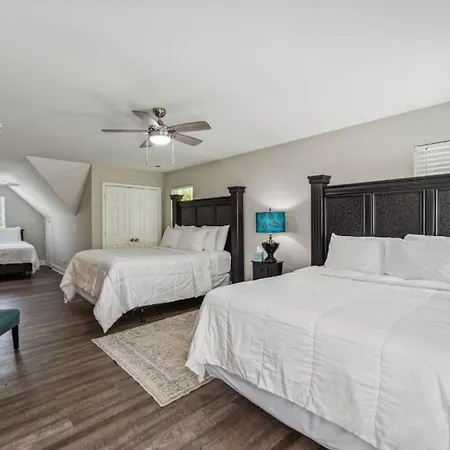 Holiday home Your Away From - 5 Brs-7 Beds, 3 Baths