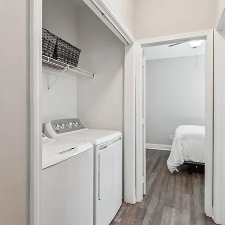 Your Away From - 5 Brs-7 Beds, 3 Baths Holiday home