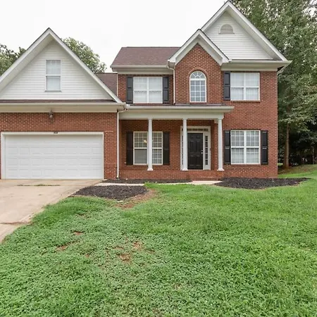 Your Away From - 5 Brs-7 Beds, 3 Baths Charlotte