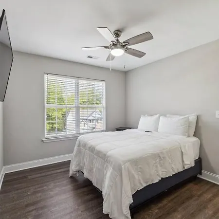Your Away From - 5 Brs-7 Beds, 3 Baths