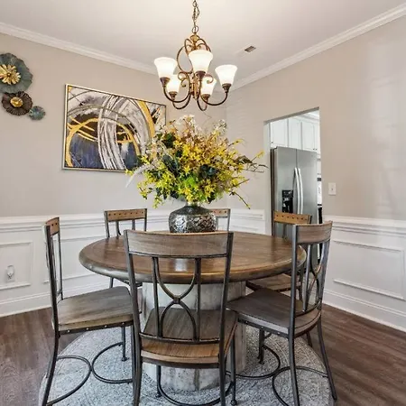 Your Away From - 5 Brs-7 Beds, 3 Baths Charlotte
