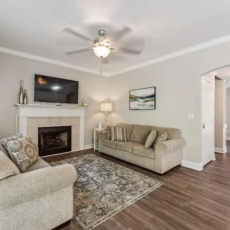 Your Away From - 5 Brs-7 Beds, 3 Baths Holiday home