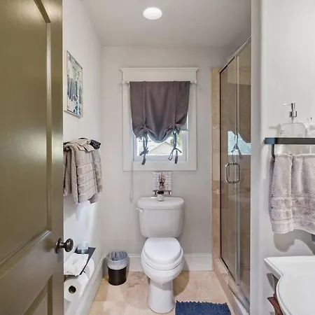 Single Story Fully Fenced Pet Friendly In The Arts District