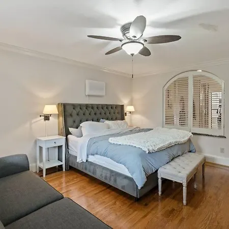 Single Story Fully Fenced Pet Friendly In The Arts District Charlotte
