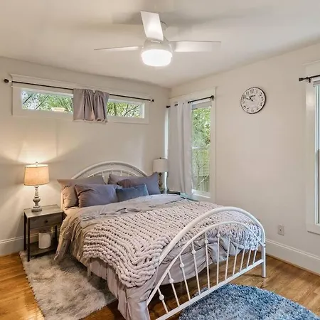 Single Story Fully Fenced Pet Friendly In The Arts District Holiday home