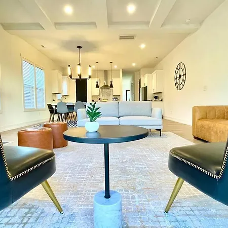 Brand New South End Duplex Takeover Holiday home