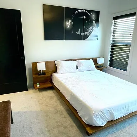 Brand New South End Duplex Takeover Holiday home *