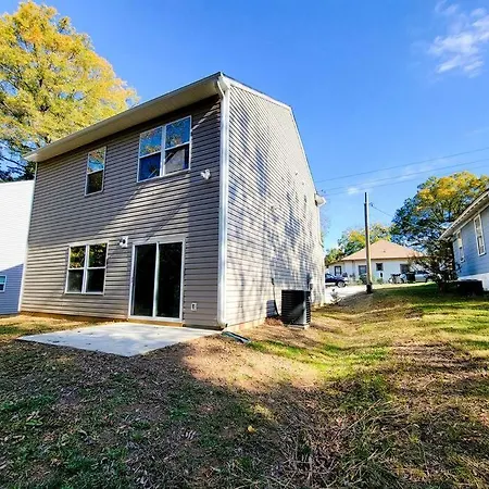 Enjoy Uptown At Modern 3 Bedroom House Near Airport
