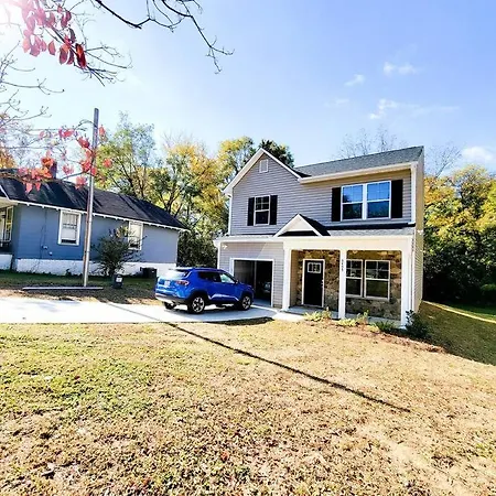 Enjoy Uptown At Modern 3 Bedroom House Near Airport