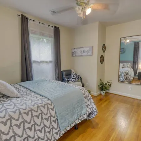 Cozy Vacation House Near Uptown *