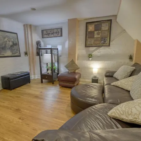 Cozy Vacation House Near Uptown