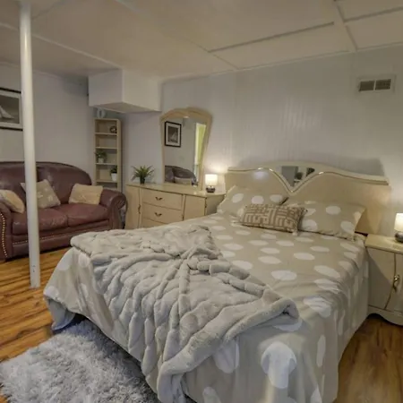 Holiday home Cozy Vacation House Near Uptown *