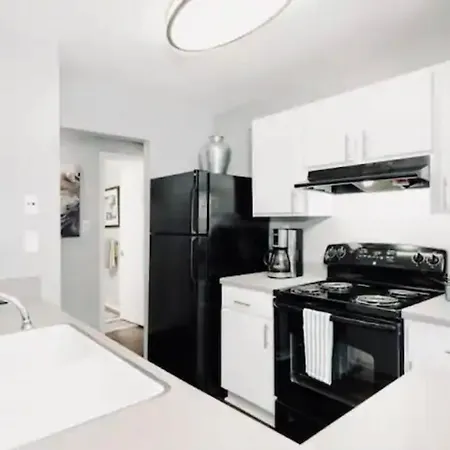 Beautiful 2 Bedroom 2 Bathroom In Heart Of * Charlotte