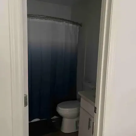 Beautiful 2 Bedroom 2 Bathroom In Heart Of Apartment *