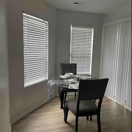 Beautiful 2 Bedroom 2 Bathroom In Heart Of Apartment *