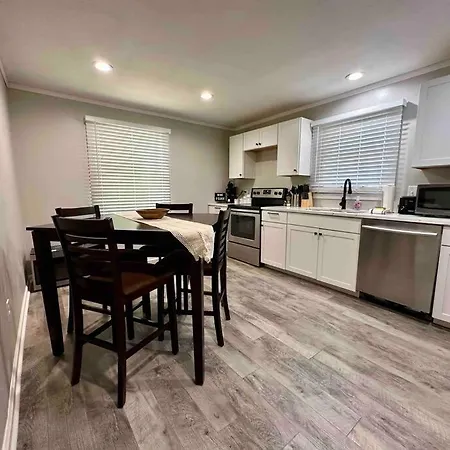 3 Bedroom Close To Uptown! Pets Welcome! * Charlotte