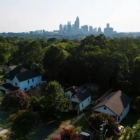 3 Bedroom Close To Uptown! Pets Welcome! * Charlotte
