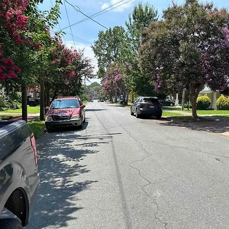 3 Bedroom Close To Uptown! Pets Welcome!