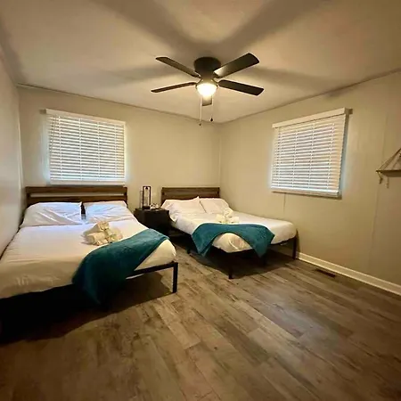 3 Bedroom Close To Uptown! Pets Welcome! Charlotte
