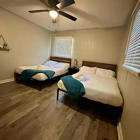 3 Bedroom Close To Uptown! Pets Welcome! * Charlotte