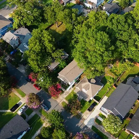 Holiday home 3 Bedroom Close To Uptown! Pets Welcome! *