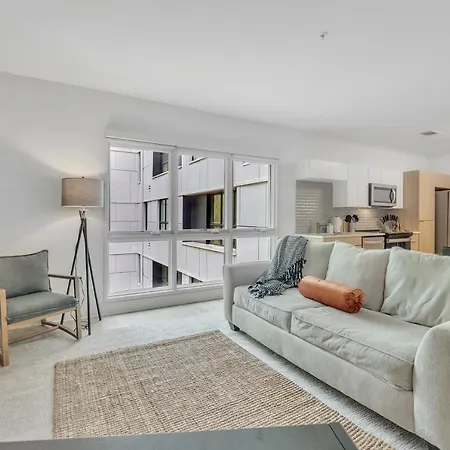 Chic 1-bed In Vibrant Optimist Park Apts