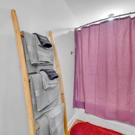 Charming 1br - Full Kitchen - Uptown Living