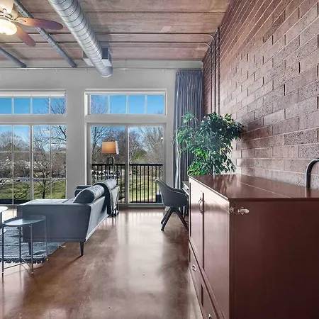 Charming 1br - Full Kitchen - Uptown Living