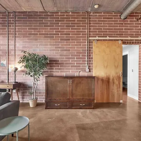 Charming 1br - Full Kitchen - Uptown Living *