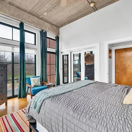 Apartment Charming 1br - Full Kitchen - Uptown Living *