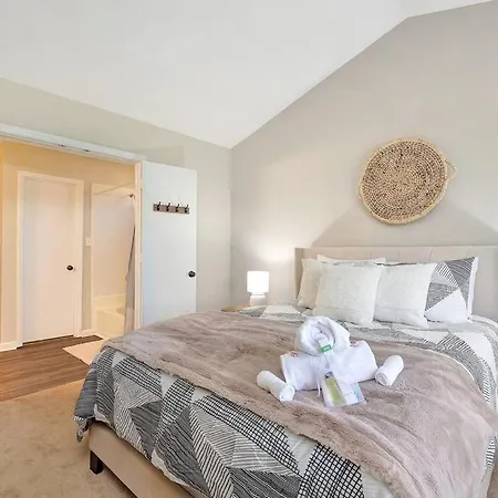 Hotel 3br 2bath Home-near Airport-carowinds-lake Wylie *