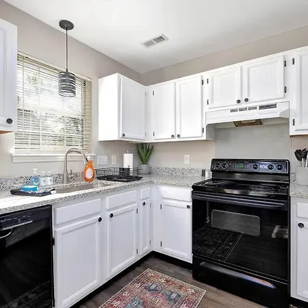 Hotel 3br 2bath Home-near Airport-carowinds-lake Wylie *