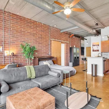 Charming 1br - Full Kitchen - Uptown Living *