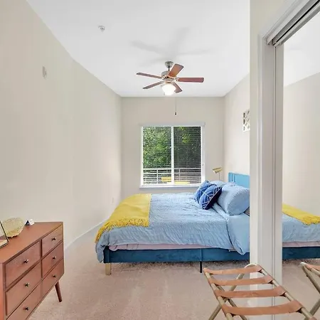 Apartment King Bed - Great Walkability To Restaurants Charlotte