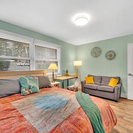 2br Condo~ Relax Or Work Remotely With A+ Location Apartment